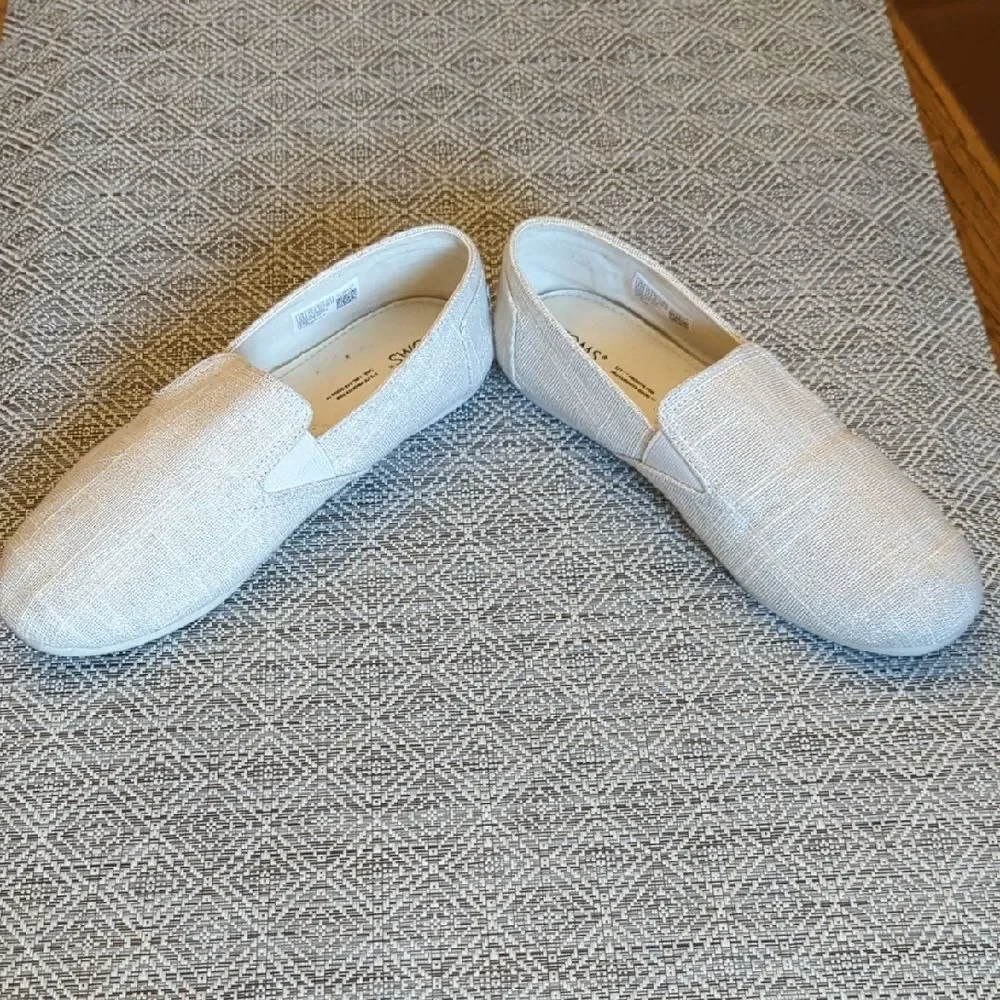 TOMS Light Tan With Glitter Threading Woven Slip-On Shoes  Women's Size 9.5